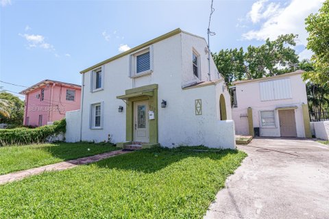 House in Miami, Florida 3 bedrooms, 200.67 sq.m. № 2052856 - photo 2