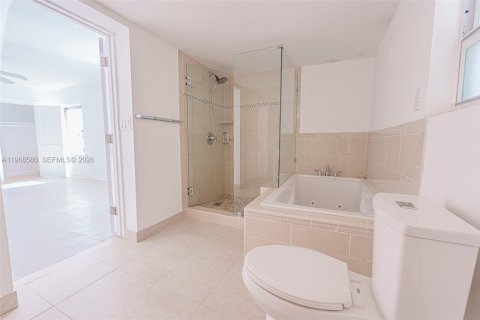 House in Miami, Florida 3 bedrooms, 200.67 sq.m. № 2052856 - photo 26