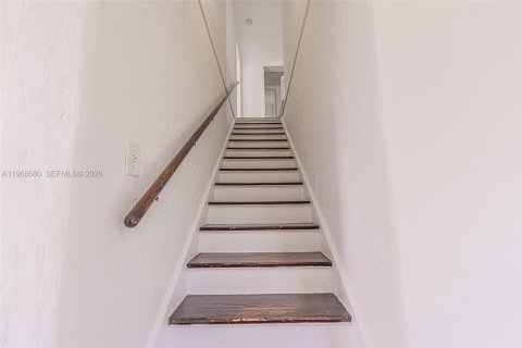 House in Miami, Florida 3 bedrooms, 200.67 sq.m. № 2052856 - photo 19