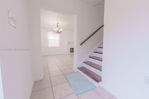 House in Miami, Florida 3 bedrooms, 200.67 sq.m. № 2052856 - photo 5