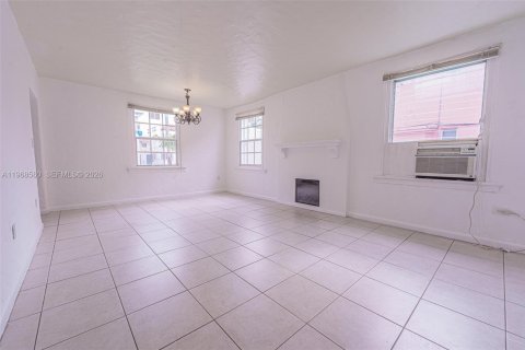 House in Miami, Florida 3 bedrooms, 200.67 sq.m. № 2052856 - photo 10