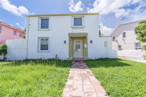 House in Miami, Florida 3 bedrooms, 200.67 sq.m. № 2052856