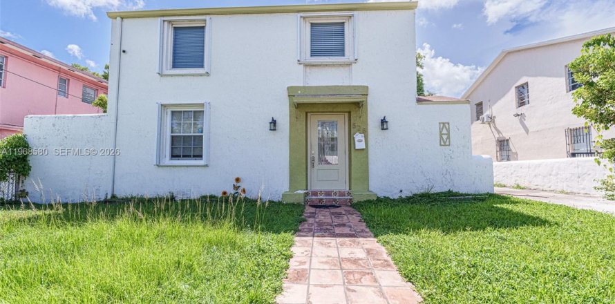 House in Miami, Florida 3 bedrooms, 200.67 sq.m. № 2052856
