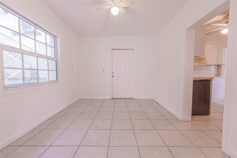House in Miami, Florida 3 bedrooms, 200.67 sq.m. № 2052856 - photo 13