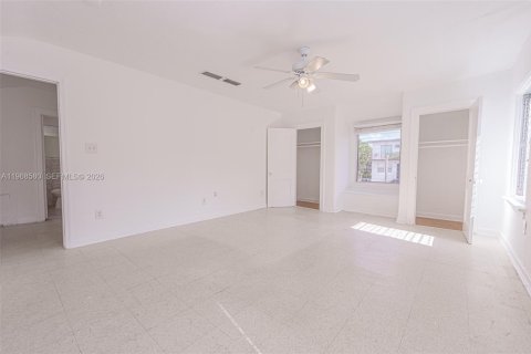 House in Miami, Florida 3 bedrooms, 200.67 sq.m. № 2052856 - photo 22