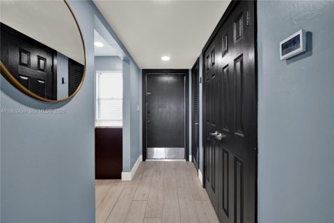 Copropriété à vendre à Hollywood, Floride: 2 chambres, 92.16 m2 № 2007868 - photo 14