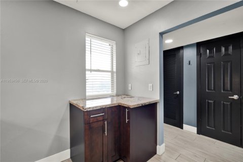 Copropriété à vendre à Hollywood, Floride: 2 chambres, 92.16 m2 № 2007868 - photo 12