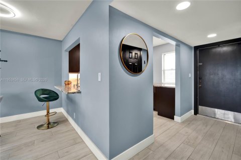 Copropriété à vendre à Hollywood, Floride: 2 chambres, 92.16 m2 № 2007868 - photo 9
