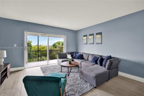 Copropriété à vendre à Hollywood, Floride: 2 chambres, 92.16 m2 № 2007868 - photo 2