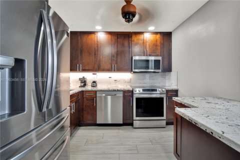 Copropriété à vendre à Hollywood, Floride: 2 chambres, 92.16 m2 № 2007868 - photo 11