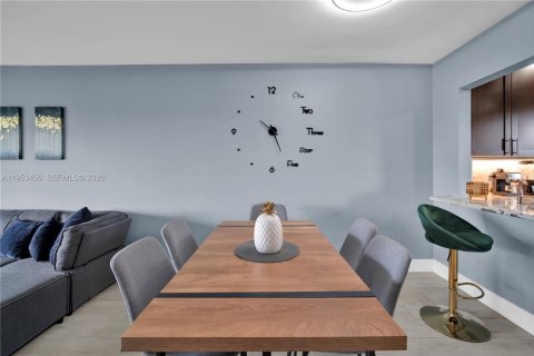 Copropriété à vendre à Hollywood, Floride: 2 chambres, 92.16 m2 № 2007868 - photo 3