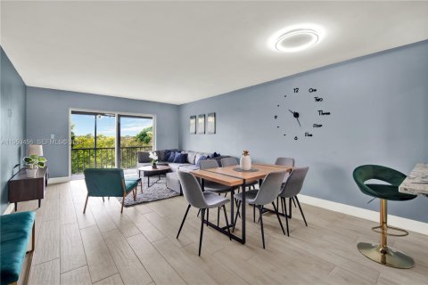 Copropriété à vendre à Hollywood, Floride: 2 chambres, 92.16 m2 № 2007868 - photo 4