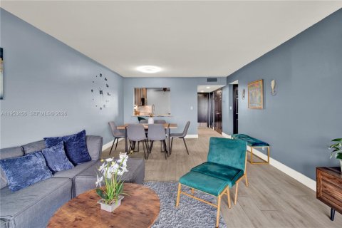 Copropriété à vendre à Hollywood, Floride: 2 chambres, 92.16 m2 № 2007868 - photo 7