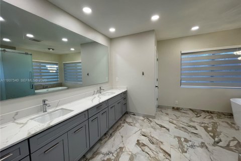 Villa ou maison à louer à Miami Lakes, Floride: 4 chambres, 253.81 m2 № 1995362 - photo 17