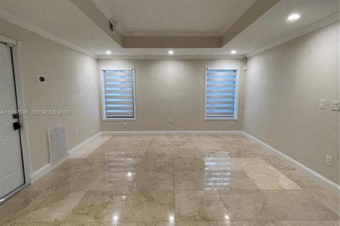 Villa ou maison à louer à Miami Lakes, Floride: 4 chambres, 253.81 m2 № 1995362 - photo 4