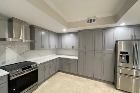 Villa ou maison à louer à Miami Lakes, Floride: 4 chambres, 253.81 m2 № 1995362 - photo 5