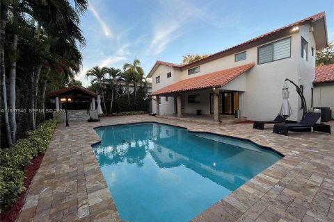 Villa ou maison à louer à Miami Lakes, Floride: 4 chambres, 253.81 m2 № 1995362 - photo 10