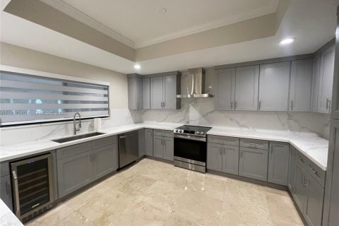 Villa ou maison à louer à Miami Lakes, Floride: 4 chambres, 253.81 m2 № 1995362 - photo 6