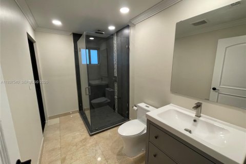 Villa ou maison à louer à Miami Lakes, Floride: 4 chambres, 253.81 m2 № 1995362 - photo 12