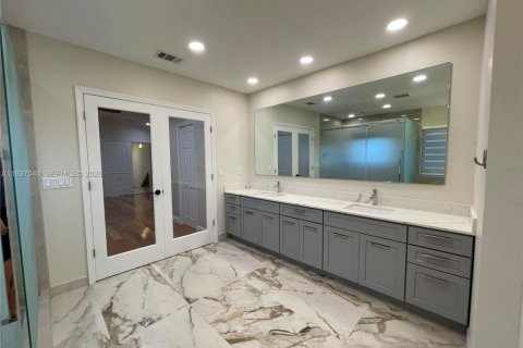 Villa ou maison à louer à Miami Lakes, Floride: 4 chambres, 253.81 m2 № 1995362 - photo 19