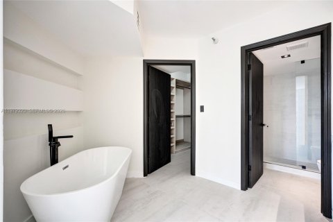Condo in Aventura, Florida, 3 bedrooms № 2079857 - photo 27
