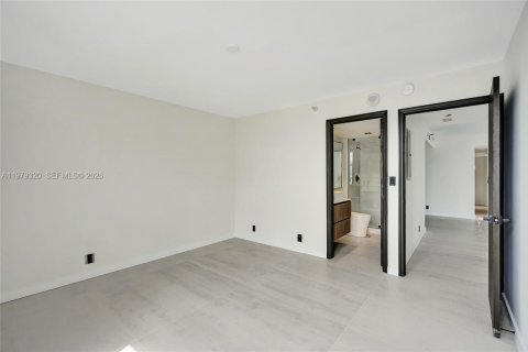 Condo in Aventura, Florida, 3 bedrooms № 2079857 - photo 15