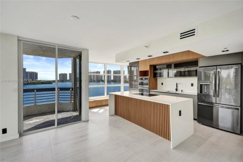 Condo à Aventura, Floride, 3 chambres  № 2079857
