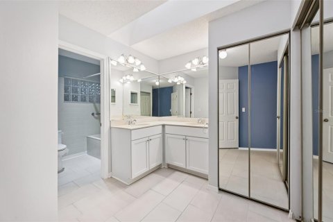 Condo in Venice, Florida, 2 bedrooms  № 2211200 - photo 30