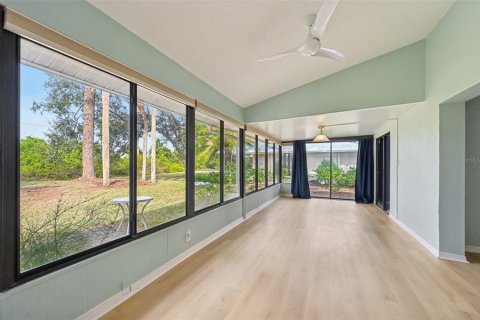Condo in Venice, Florida, 2 bedrooms  № 2211200 - photo 11