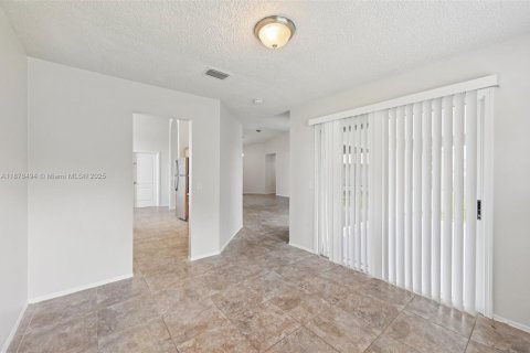Villa ou maison à vendre à Port St. Lucie, Floride: 3 chambres, 152.92 m2 № 1921874 - photo 15