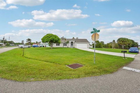 Villa ou maison à vendre à Port St. Lucie, Floride: 3 chambres, 152.92 m2 № 1921874 - photo 4