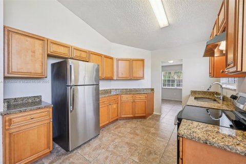 Villa ou maison à vendre à Port St. Lucie, Floride: 3 chambres, 152.92 m2 № 1921874 - photo 11