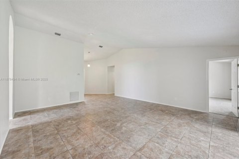 Villa ou maison à vendre à Port St. Lucie, Floride: 3 chambres, 152.92 m2 № 1921874 - photo 7
