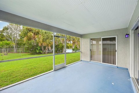 Villa ou maison à vendre à Port St. Lucie, Floride: 3 chambres, 152.92 m2 № 1921874 - photo 27