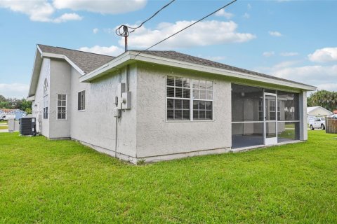 Villa ou maison à vendre à Port St. Lucie, Floride: 3 chambres, 152.92 m2 № 1921874 - photo 30
