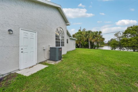 Villa ou maison à vendre à Port St. Lucie, Floride: 3 chambres, 152.92 m2 № 1921874 - photo 28