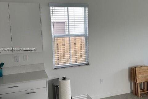 House in Miami, Florida 3 bedrooms, 170.94 sq.m. № 1850462 - photo 6
