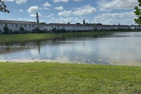 House in Miami, Florida 3 bedrooms, 170.94 sq.m. № 1850462 - photo 19