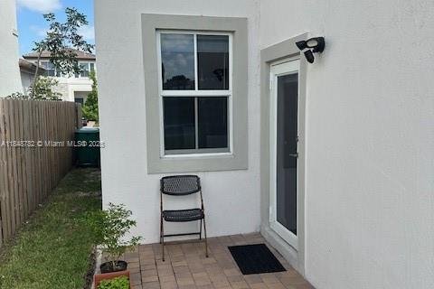 House in Miami, Florida 3 bedrooms, 170.94 sq.m. № 1850462 - photo 17