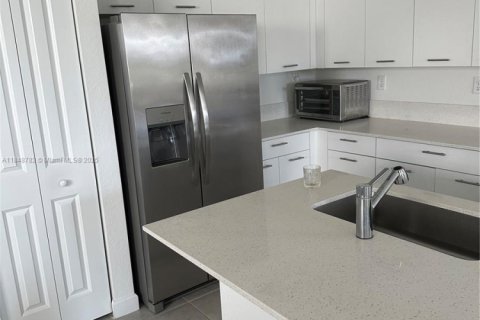 House in Miami, Florida 3 bedrooms, 170.94 sq.m. № 1850462 - photo 9