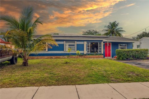 House in Fort Lauderdale, Florida 3 bedrooms, 116.13 sq.m. № 1925226 - photo 1