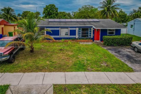 House in Fort Lauderdale, Florida 3 bedrooms, 116.13 sq.m. № 1925226 - photo 4