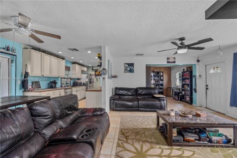 House in Fort Lauderdale, Florida 3 bedrooms, 116.13 sq.m. № 1925226 - photo 10