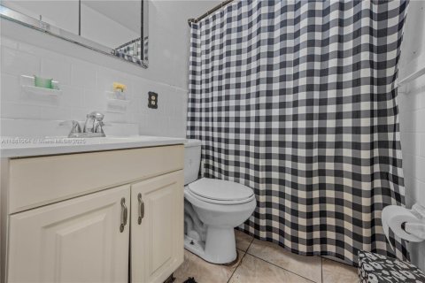House in Fort Lauderdale, Florida 3 bedrooms, 116.13 sq.m. № 1925226 - photo 21