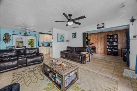 House in Fort Lauderdale, Florida 3 bedrooms, 116.13 sq.m. № 1925226 - photo 9