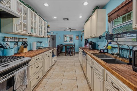 House in Fort Lauderdale, Florida 3 bedrooms, 116.13 sq.m. № 1925226 - photo 12