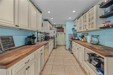 House in Fort Lauderdale, Florida 3 bedrooms, 116.13 sq.m. № 1925226 - photo 13