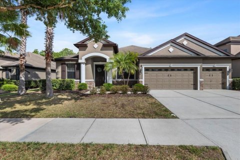 House in Tampa, Florida 4 bedrooms, 282.33 sq.m. № 1673659 - photo 1