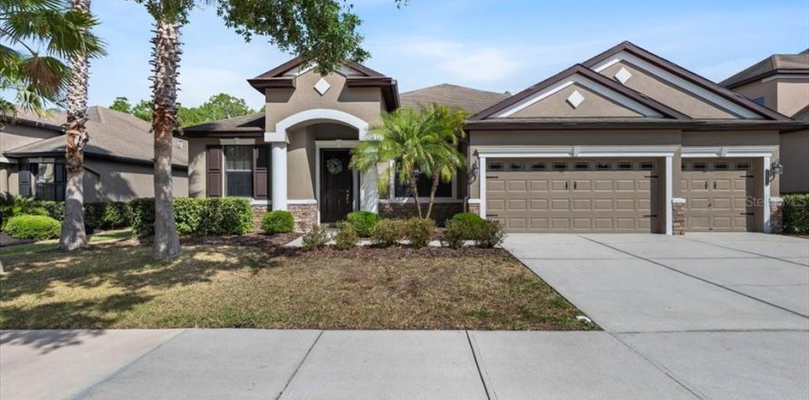 House in Tampa, Florida 4 bedrooms, 282.33 sq.m. № 1673659