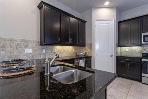 Townhouse in Ormond Beach, Florida 2 bedrooms, 142.05 sq.m. № 2232421 - photo 7